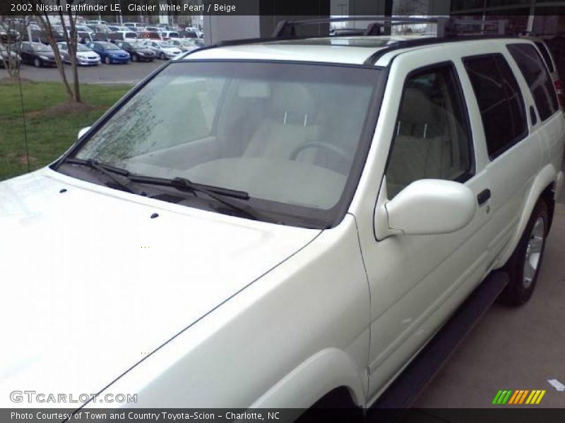 Glacier White Pearl / Beige 2002 Nissan Pathfinder LE
