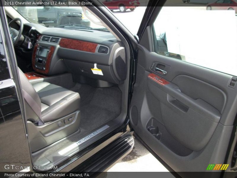 Black / Ebony 2011 Chevrolet Avalanche LTZ 4x4