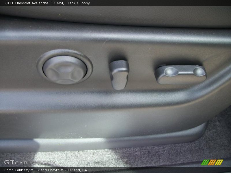 Black / Ebony 2011 Chevrolet Avalanche LTZ 4x4