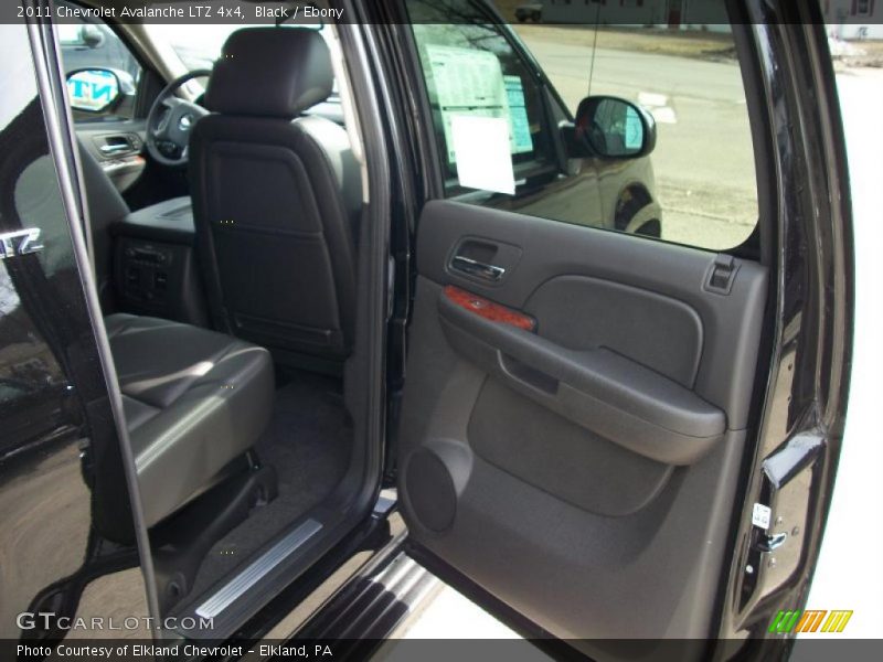 Black / Ebony 2011 Chevrolet Avalanche LTZ 4x4