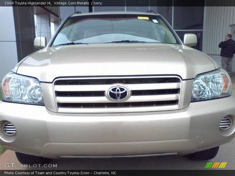 Vintage Gold Metallic / Ivory 2004 Toyota Highlander I4