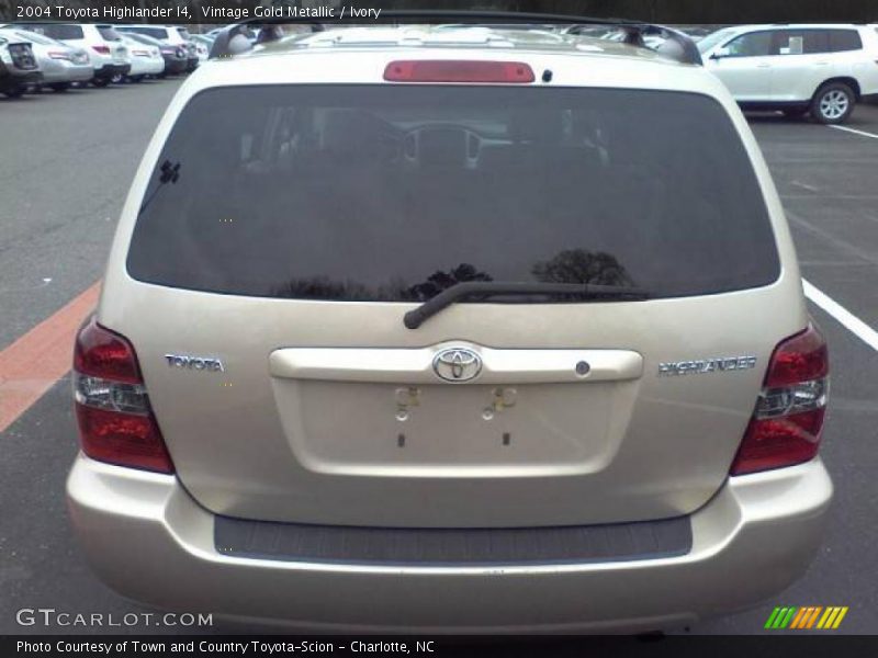 Vintage Gold Metallic / Ivory 2004 Toyota Highlander I4