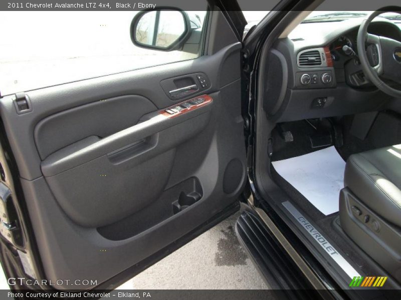 Black / Ebony 2011 Chevrolet Avalanche LTZ 4x4