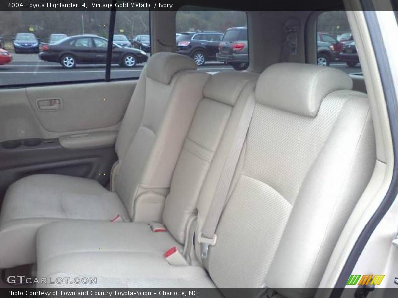Vintage Gold Metallic / Ivory 2004 Toyota Highlander I4