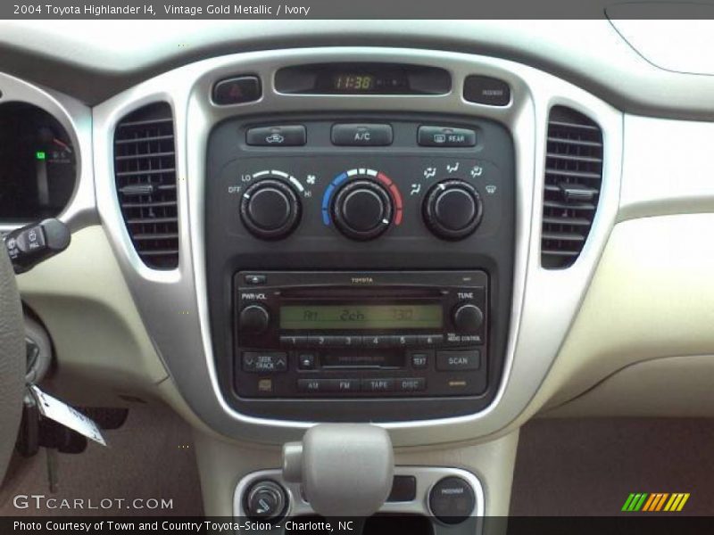 Vintage Gold Metallic / Ivory 2004 Toyota Highlander I4