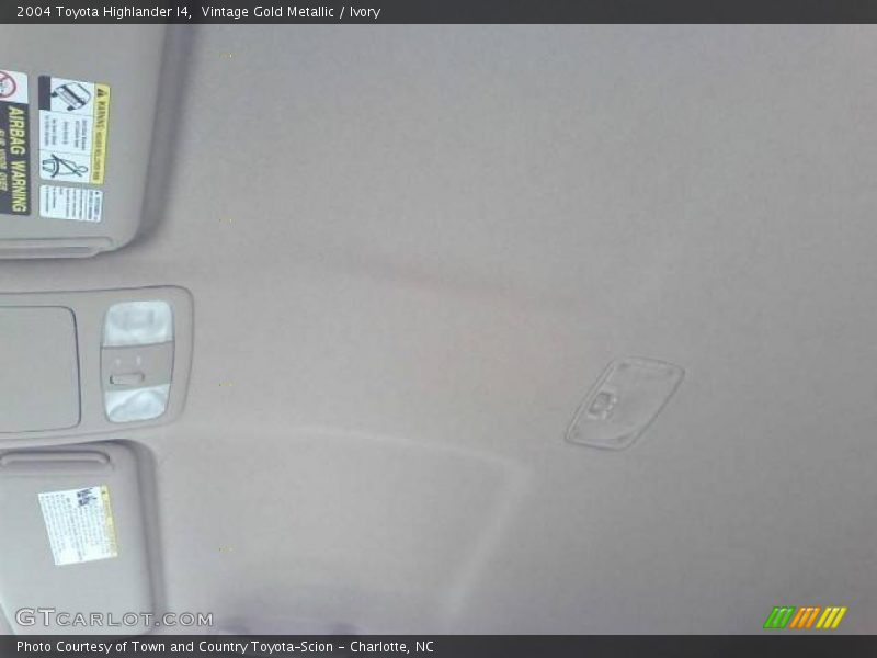 Vintage Gold Metallic / Ivory 2004 Toyota Highlander I4