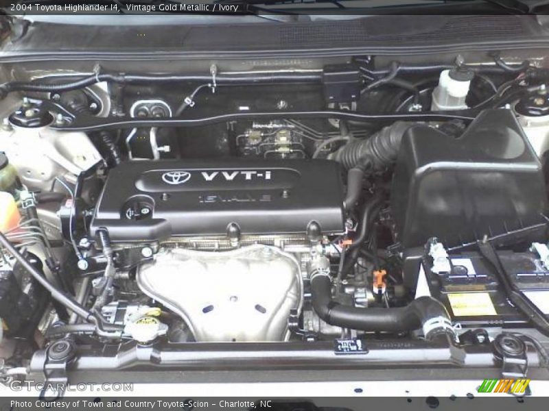 Vintage Gold Metallic / Ivory 2004 Toyota Highlander I4