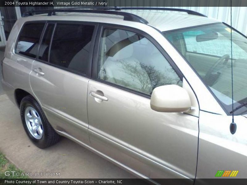 Vintage Gold Metallic / Ivory 2004 Toyota Highlander I4
