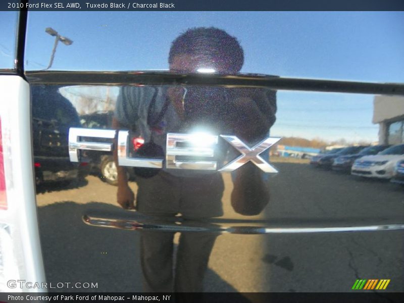 Tuxedo Black / Charcoal Black 2010 Ford Flex SEL AWD
