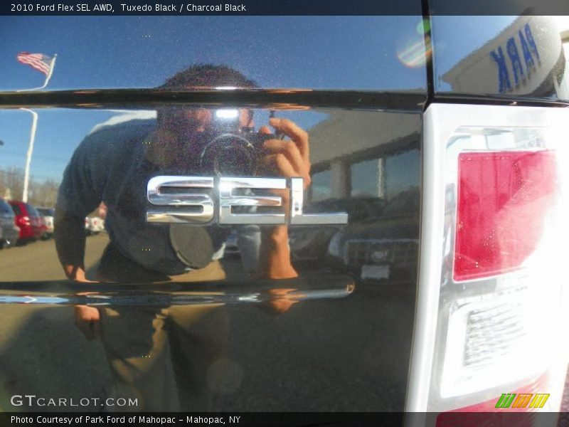 Tuxedo Black / Charcoal Black 2010 Ford Flex SEL AWD