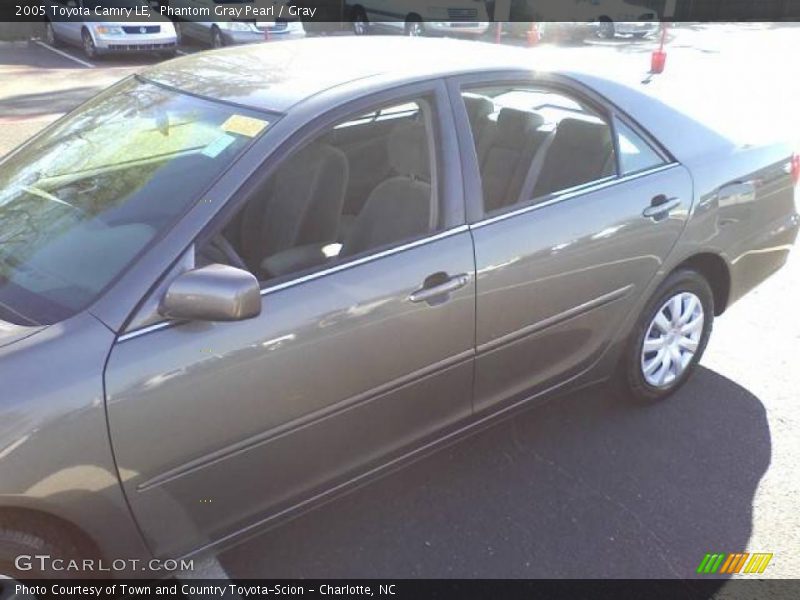 Phantom Gray Pearl / Gray 2005 Toyota Camry LE