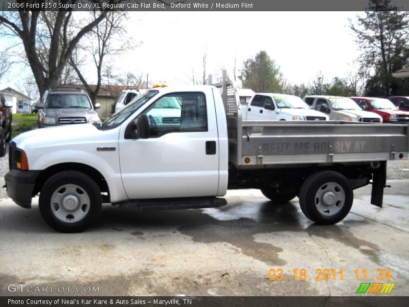 Oxford White / Medium Flint 2006 Ford F350 Super Duty XL Regular Cab Flat Bed