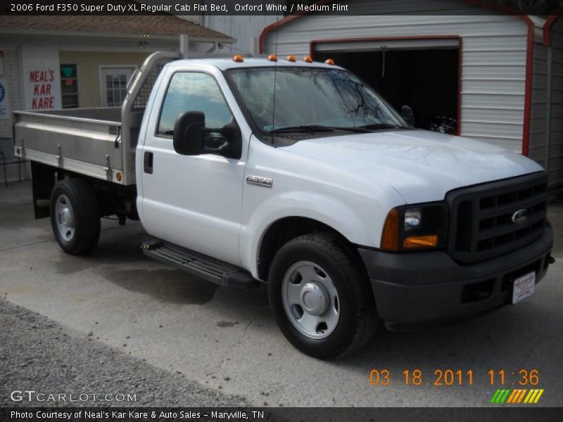 Oxford White / Medium Flint 2006 Ford F350 Super Duty XL Regular Cab Flat Bed