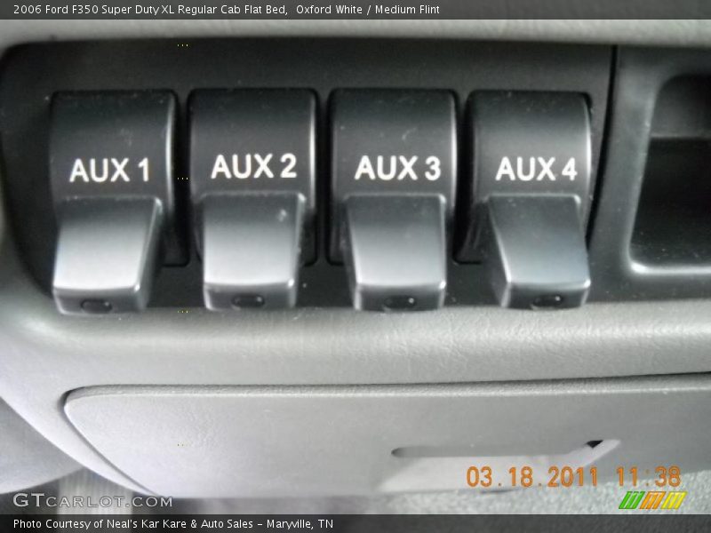 Oxford White / Medium Flint 2006 Ford F350 Super Duty XL Regular Cab Flat Bed