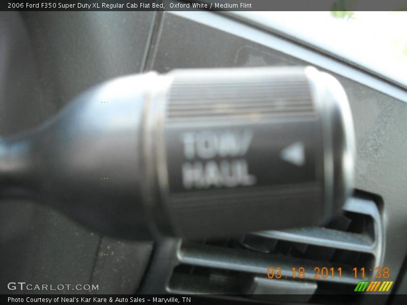 Oxford White / Medium Flint 2006 Ford F350 Super Duty XL Regular Cab Flat Bed
