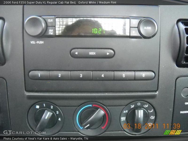 Oxford White / Medium Flint 2006 Ford F350 Super Duty XL Regular Cab Flat Bed
