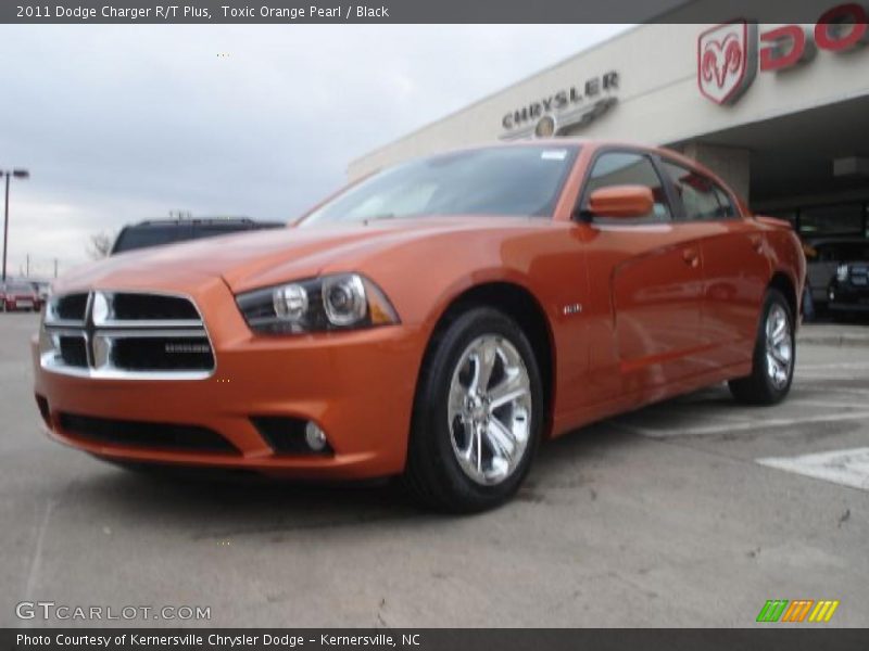 Toxic Orange Pearl / Black 2011 Dodge Charger R/T Plus