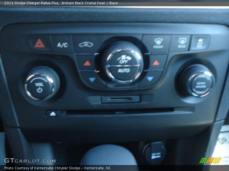 Brilliant Black Crystal Pearl / Black 2011 Dodge Charger Rallye Plus