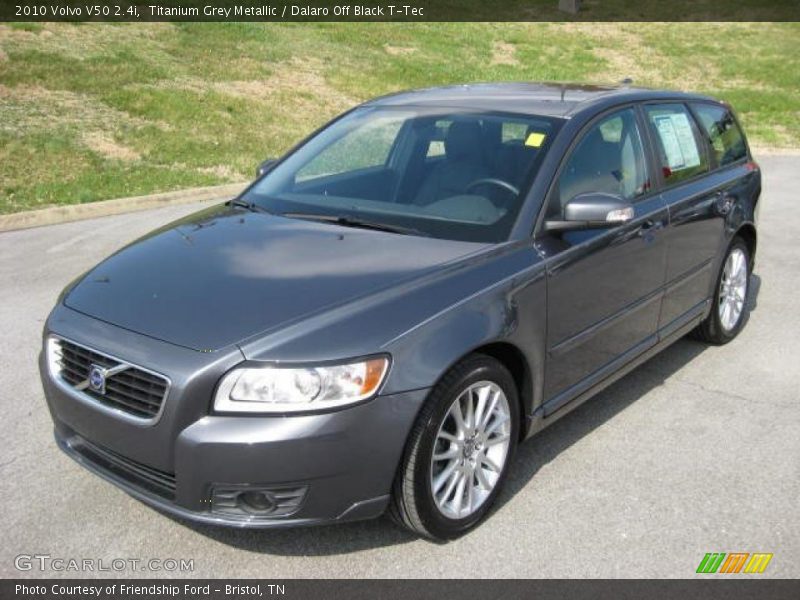 Front 3/4 View of 2010 V50 2.4i