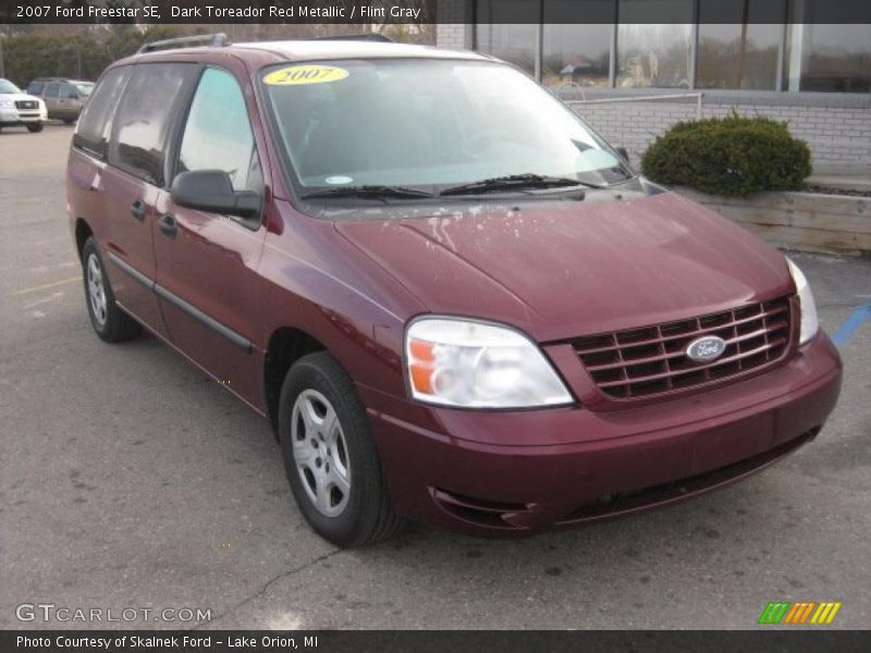 Front 3/4 View of 2007 Freestar SE