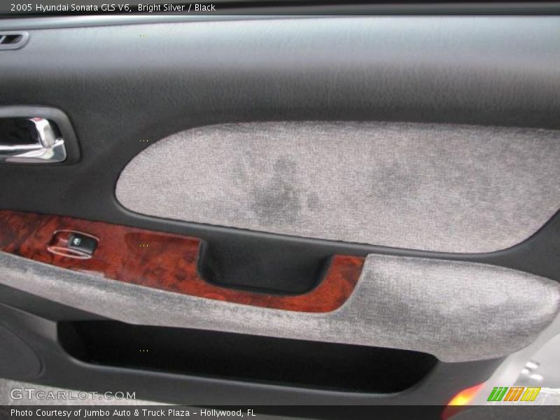 Bright Silver / Black 2005 Hyundai Sonata GLS V6