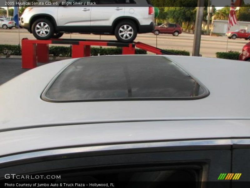 Bright Silver / Black 2005 Hyundai Sonata GLS V6
