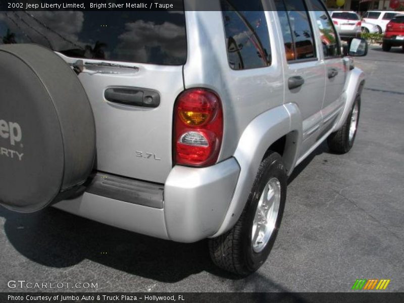 Bright Silver Metallic / Taupe 2002 Jeep Liberty Limited