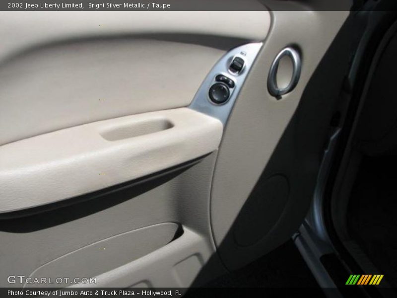 Bright Silver Metallic / Taupe 2002 Jeep Liberty Limited