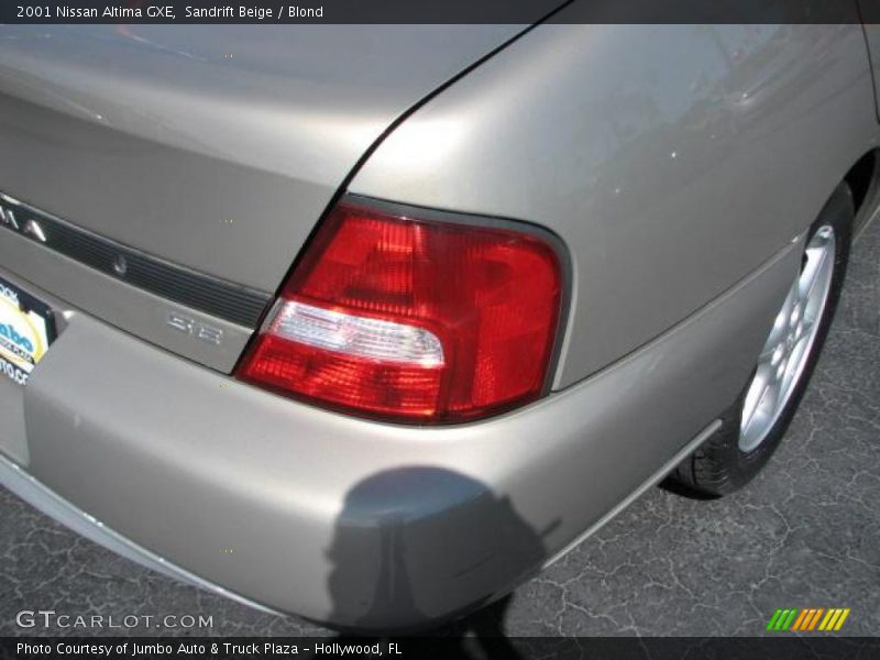 Sandrift Beige / Blond 2001 Nissan Altima GXE