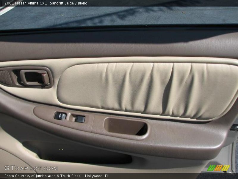 Sandrift Beige / Blond 2001 Nissan Altima GXE