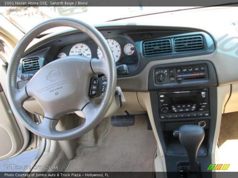 Sandrift Beige / Blond 2001 Nissan Altima GXE
