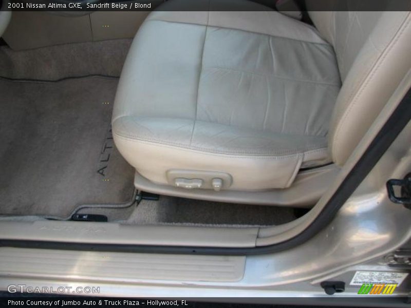 Sandrift Beige / Blond 2001 Nissan Altima GXE