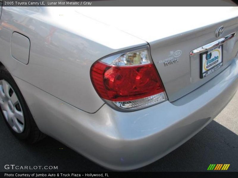 Lunar Mist Metallic / Gray 2005 Toyota Camry LE