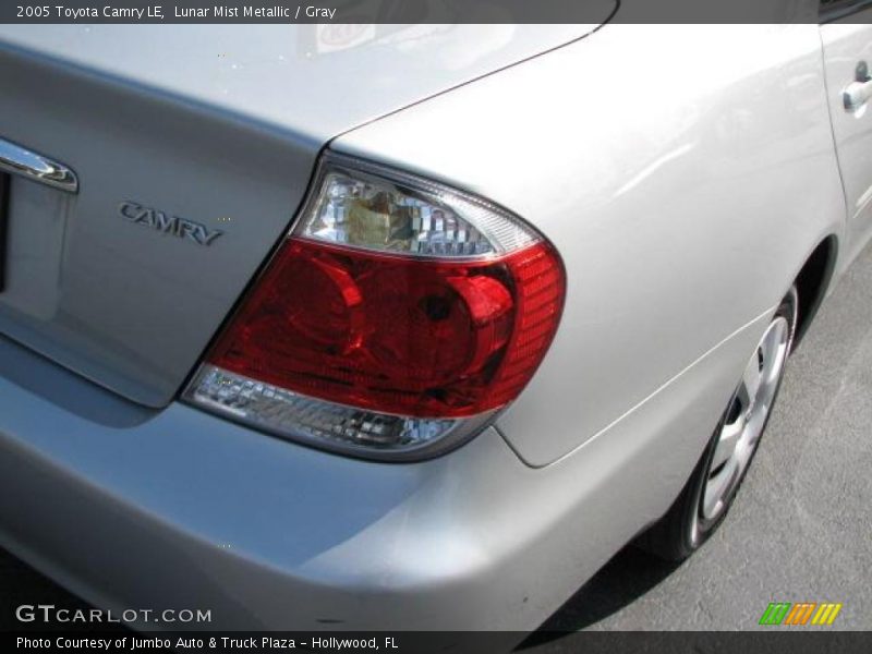 Lunar Mist Metallic / Gray 2005 Toyota Camry LE