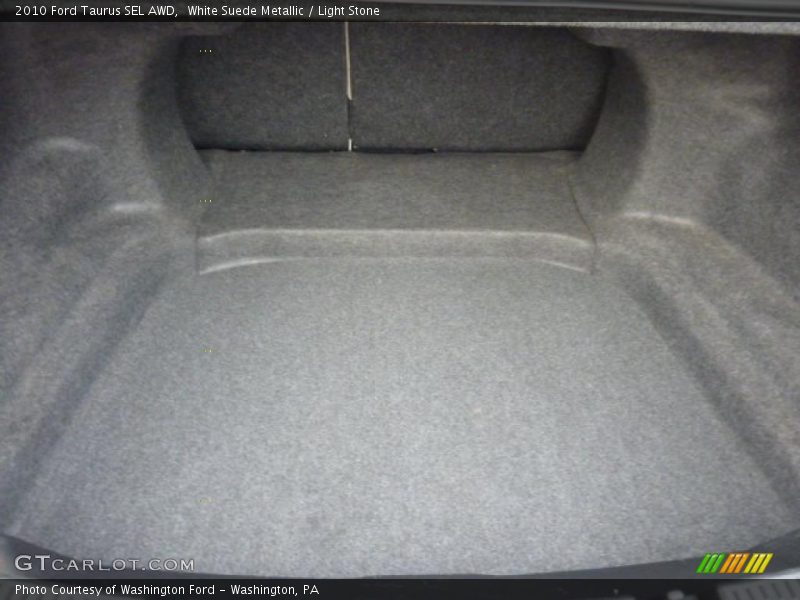  2010 Taurus SEL AWD Trunk