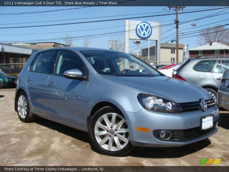 Front 3/4 View of 2011 Golf 4 Door TDI