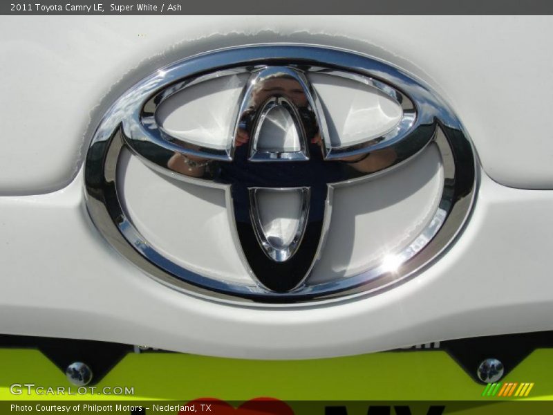Super White / Ash 2011 Toyota Camry LE