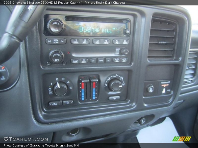 Controls of 2005 Silverado 2500HD LS Regular Cab 4x4