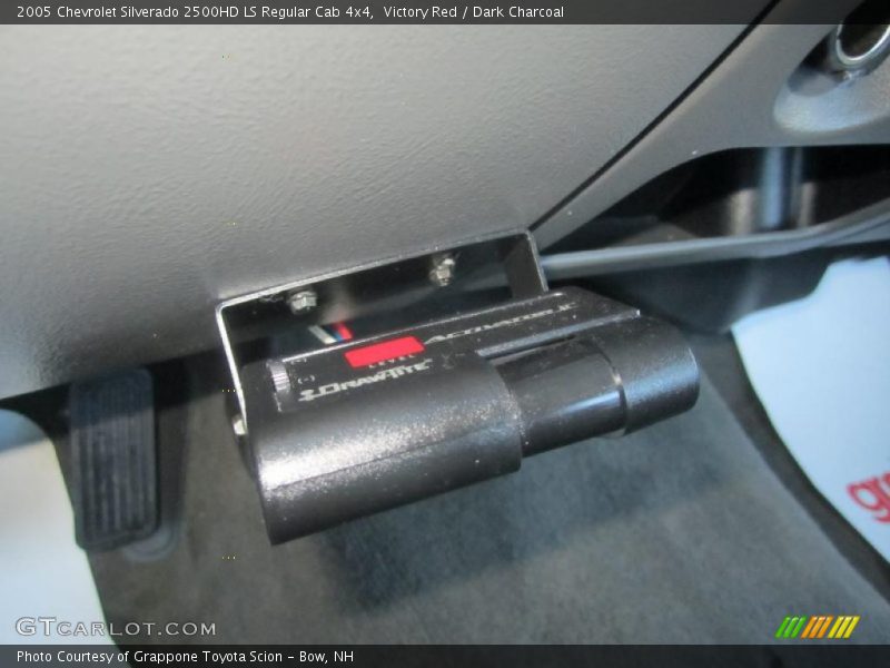 Victory Red / Dark Charcoal 2005 Chevrolet Silverado 2500HD LS Regular Cab 4x4