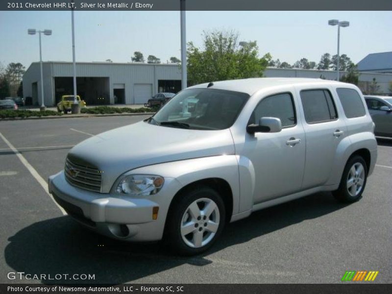 Front 3/4 View of 2011 HHR LT