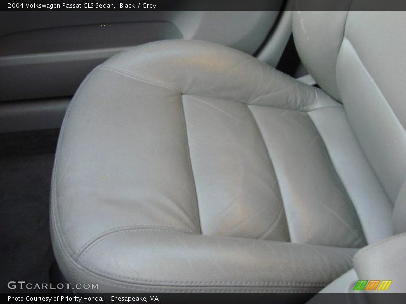 Black / Grey 2004 Volkswagen Passat GLS Sedan