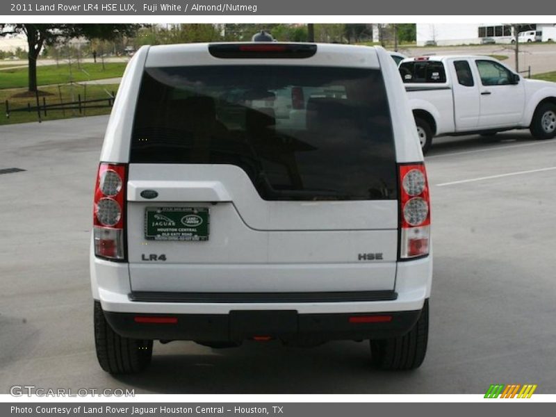Fuji White / Almond/Nutmeg 2011 Land Rover LR4 HSE LUX