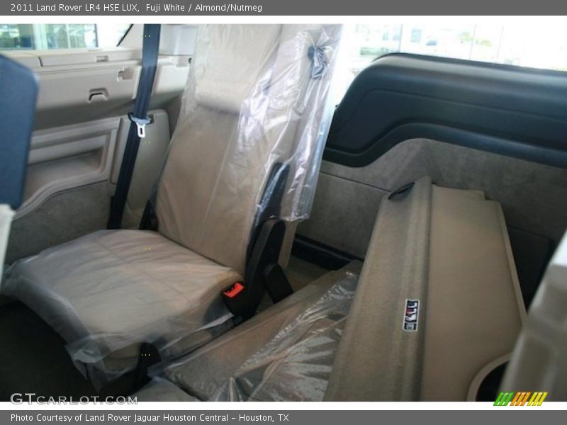 Fuji White / Almond/Nutmeg 2011 Land Rover LR4 HSE LUX