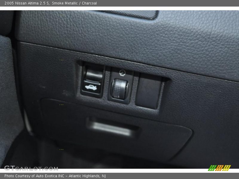 Smoke Metallic / Charcoal 2005 Nissan Altima 2.5 S