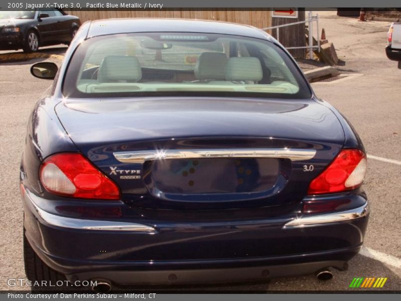 Pacific Blue Metallic / Ivory 2005 Jaguar X-Type 3.0