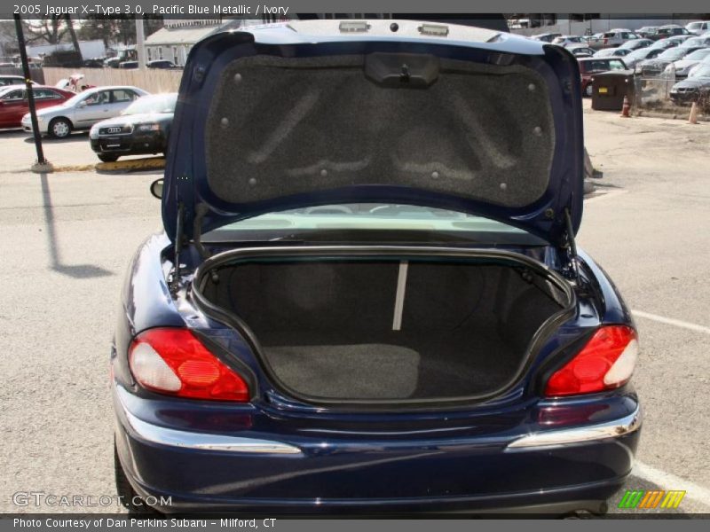 Pacific Blue Metallic / Ivory 2005 Jaguar X-Type 3.0