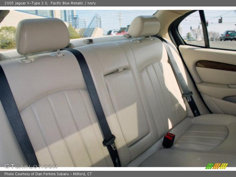  2005 X-Type 3.0 Ivory Interior