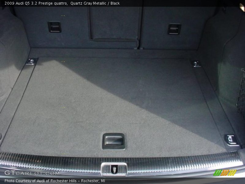  2009 Q5 3.2 Prestige quattro Trunk