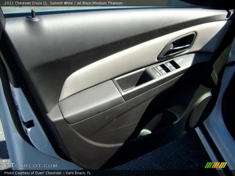 Summit White / Jet Black/Medium Titanium 2011 Chevrolet Cruze LS
