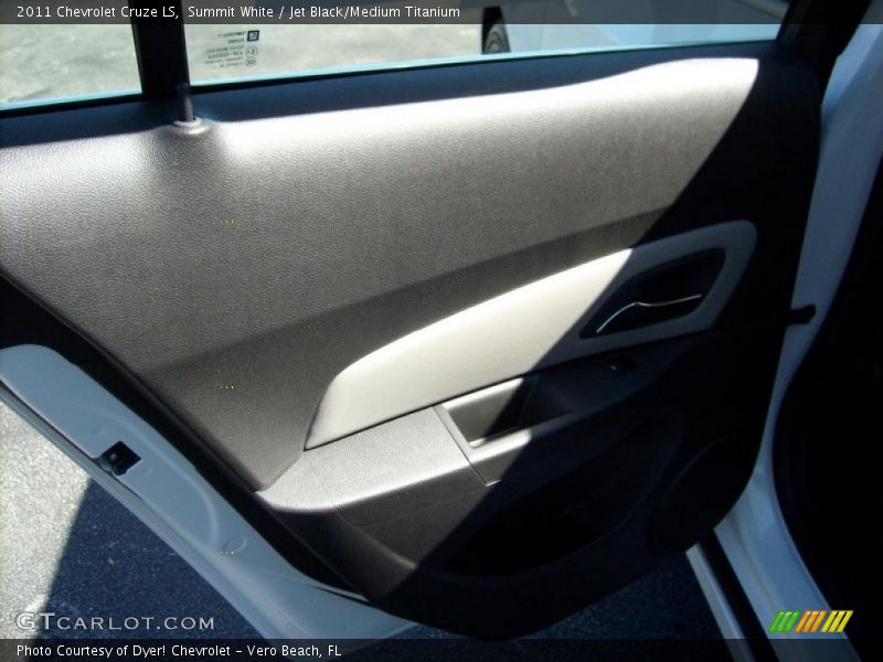 Summit White / Jet Black/Medium Titanium 2011 Chevrolet Cruze LS